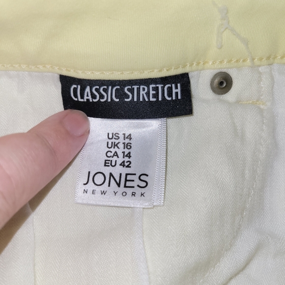 Jones New York Light Yellow Capris - Picture 5 of 5